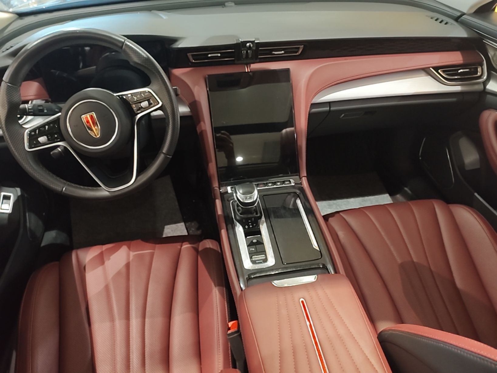 Hongqi H5 2024 2.0T Automatic Smart Connect Flagship Edition - Chinese Trim Xiang — снимка 12