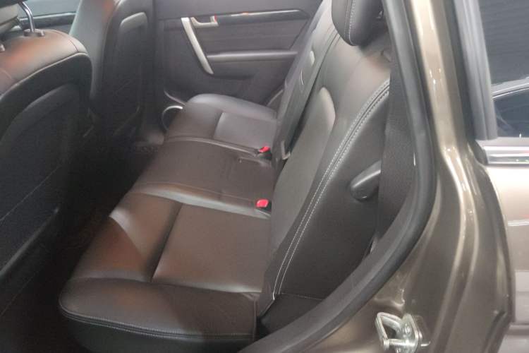 Used Chevrolet Captiva 2015 2.4L 4x4 Flagship Edition 7-Seater