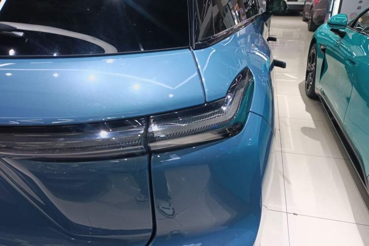 Used Nio ES7 2022 75 kWh Right Rear Taillight