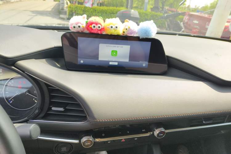 Used Mazda 3 Axela 2023 2.0L Automatic ZhiZhen Edition Audio And AC Panel