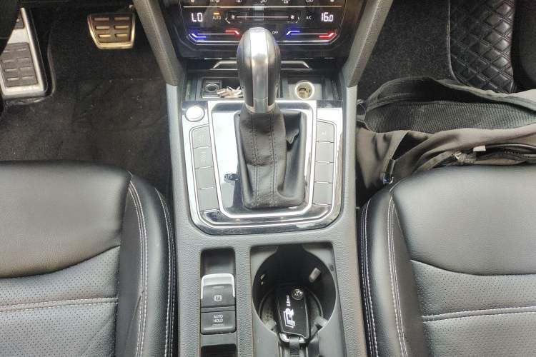 Used Volkswagen FAW-Volkswagen CC 2020 330TSI Glamour Edition China VI Standard Gear Lever