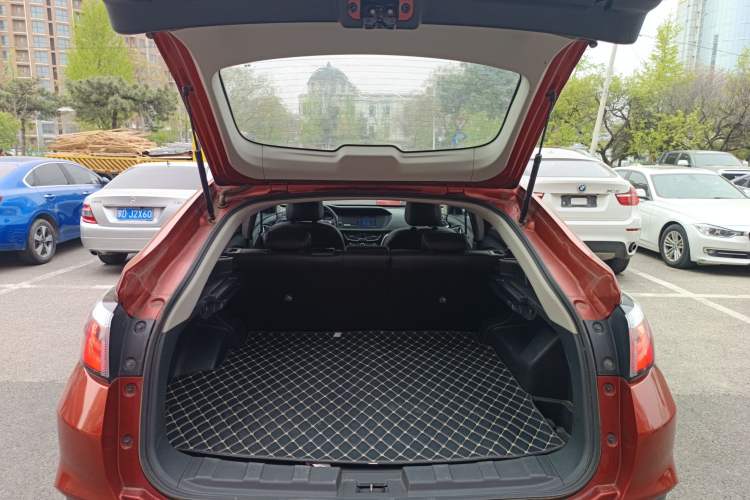 Used Venucia T90 2017 2.0L CVT Smart Edition Trunk