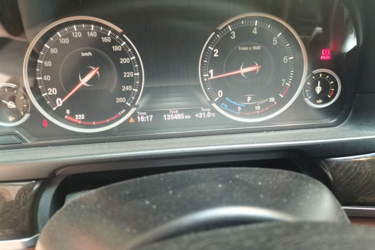 Used BMW 5 Series 2017 525Li Leading Model Odometer Close Up