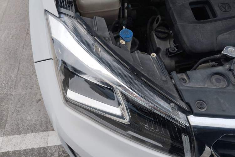 Used CHANGAN CS15 2016 1.5L Manual Fashion Edition Right Front Headlight