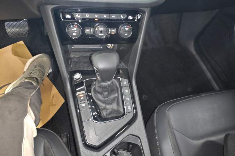 Used Volkswagen Tiguan L 2020 330TSI Automatic Two-Wheel Drive Smart Luxury Edition China VI Standard