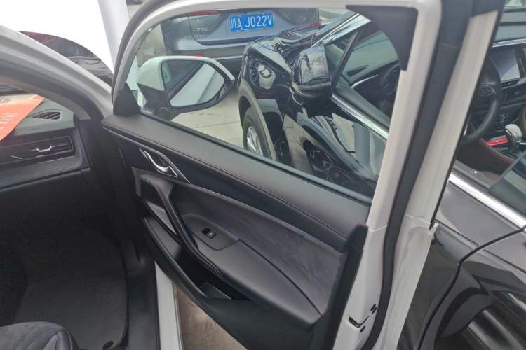 Used Roewe D5X DMH 2024 135 Tech Edition
