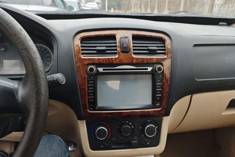 Used Dongfeng Fengon 2013 1.5L Manual Deluxe Model DK15 Audio And AC Panel