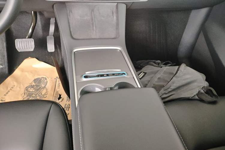 Used Tesla Model Y 2022 Long-Range All-Wheel-Drive Version