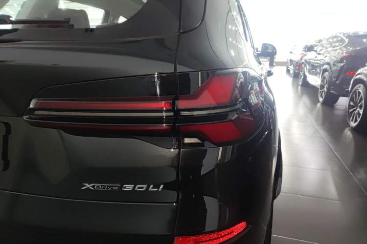 Used BMW X5 2023 xDrive 30Li Luxury M Sport Night Edition Package Exterior 6