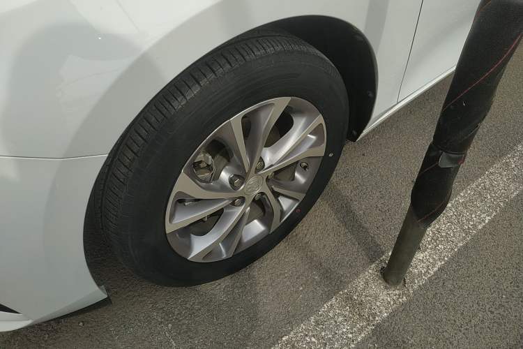 Used Buick Verano 2023 Pro Enjoyment Edition Left Front Wheel Hub