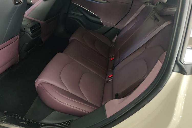 Used Xiaomi Auto SU7 2024 Four-Wheel Drive Ultra-Long Range Advanced Intelligent Driving Max Edition
