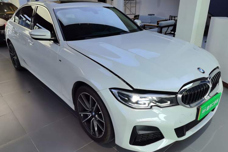 Used BMW 3 Series 2021 320Li M Sport Package Front Right 45 Deg