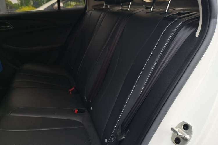 Used Roewe i5 2020 1.5L Automatic 4G Connect Luxury Flagship Edition Left Rear Seat