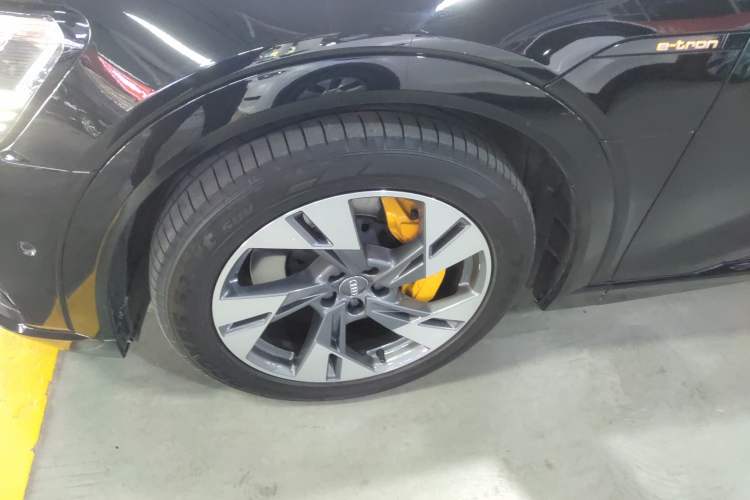 Used Audi e-tron 2019 55 quattro Technology Edition
