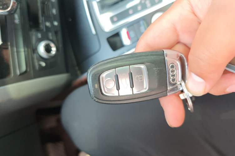 Used Audi Q5 2017 40 TFSI Comfort Model Vehicle Key