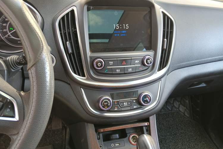 Used Baojun 560 2017 Rhythmic Edition 1.8L iAMT Prestige Model Audio And AC Panel