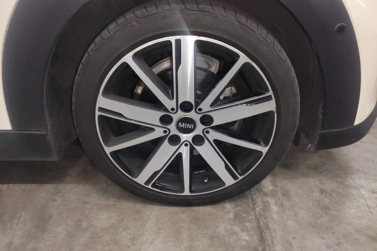 Used MINI 2023 1.5T COOPER Artist Right Front Wheel Hub