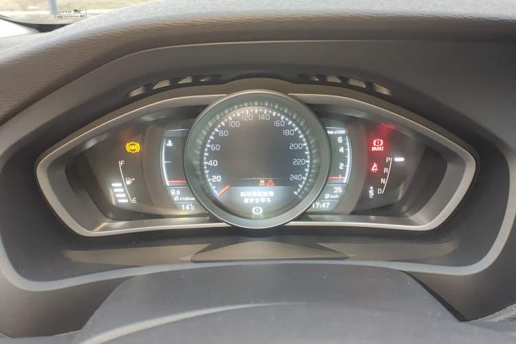 Used Volvo V40 2016 T4 Smart Luxury Edition Instrument Cluster