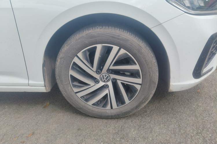 Used Volkswagen Lavida 2024 1.5L Automatic Starry Sky 5 Million Edition Right Front Wheel Hub