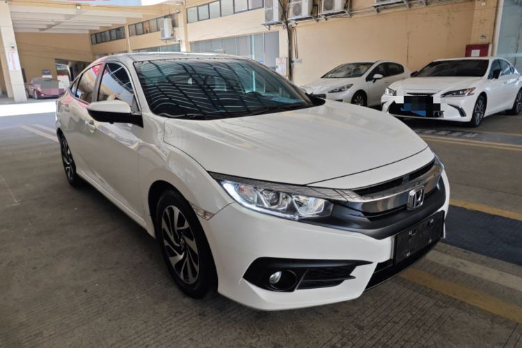 Used Honda Civic 2016 220TURBO CVT Luxury Edition Front Right 45 Deg