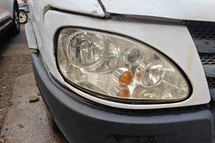 Used Iveco Power Daily 2013 2.8T-V36 Box Truck Right Front Headlight