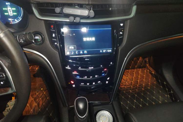 Used Cadillac XTS 2018 28T Luxury Edition Audio And AC Panel