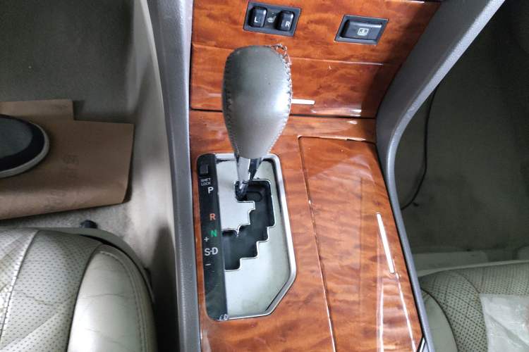 Used Toyota Camry 2008 240G Luxury Edition Gear Lever