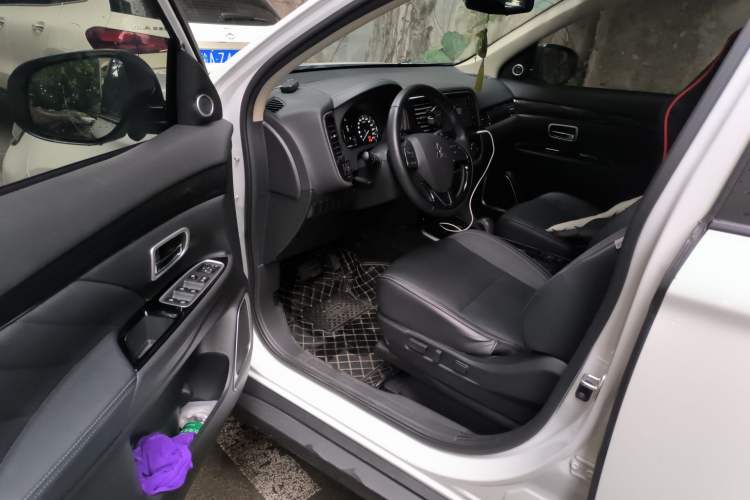 Used Mitsubishi Outlander 2020 2.0L Two-Wheel Drive Enjoyment Version 5 Seats
