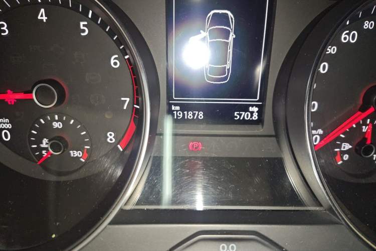 Used Volkswagen Magotan 2017 330TSI DSG Comfort Model Odometer Close Up