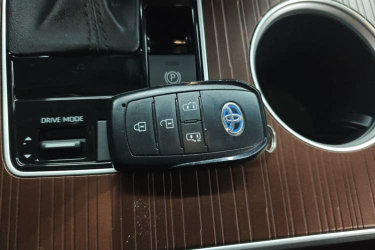 Used Toyota Granvia 2023 2.5L Hybrid Comfort Edition