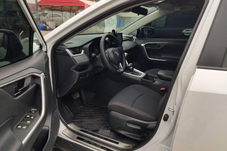 Used Toyota RAV4 2023 2.0L CVT Two-Wheel Drive Urban Edition
