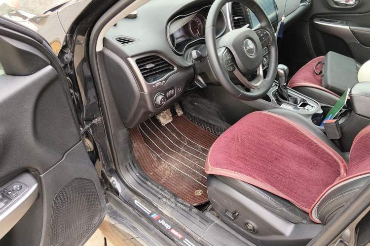 Used Jeep Cherokee 2019 2.0T 2WD Enjoyment Edition China V