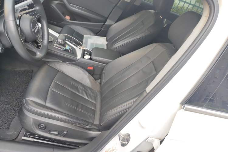 Used Audi A4L 2019 40 TFSI Fashion Edition China VI Emission Standard