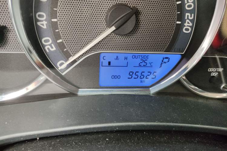 Used Toyota Corolla 2014 1.6L CVT GL Odometer Close Up