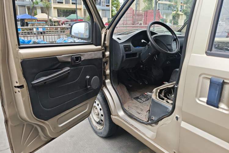 Used Wuling Rongguang 2011 1.2L Base Version
