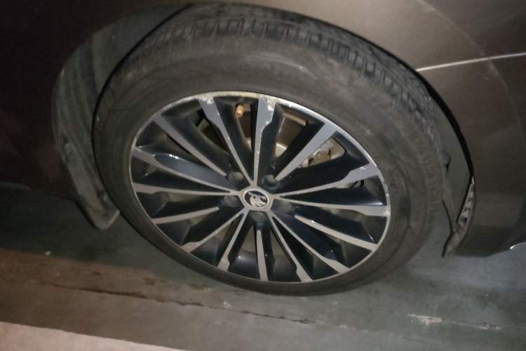 Used Skoda Superb 2016 TSI280 DSG Innovation Edition Right Front Wheel Hub