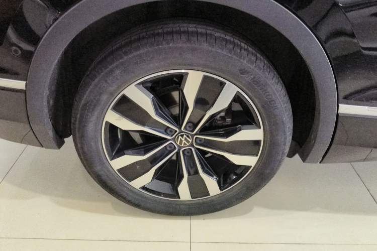 Used Volkswagen Tiguan L 2023 330TSI Automatic Two-Wheel Drive R-Line Enjoyment Edition Right Rear Wheel Hub