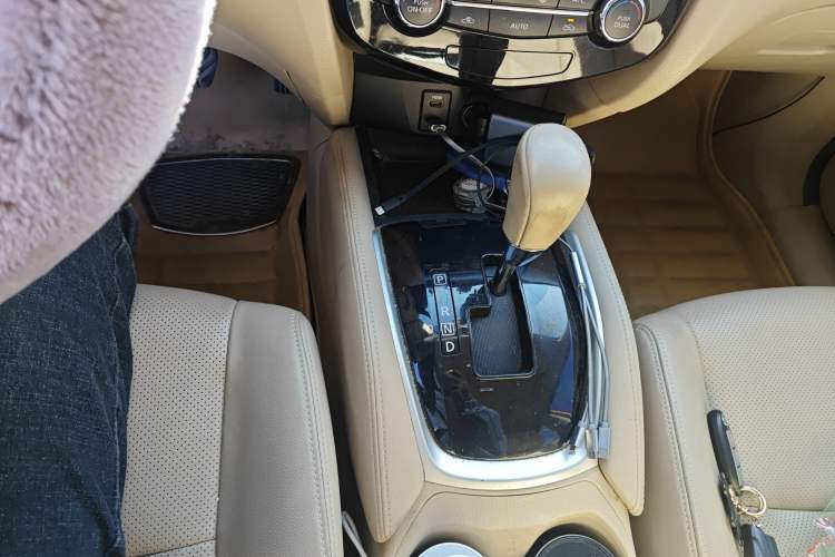 Used Nissan X-Trail 2015 2.0L CVT Comfort MAX Edition 2WD
