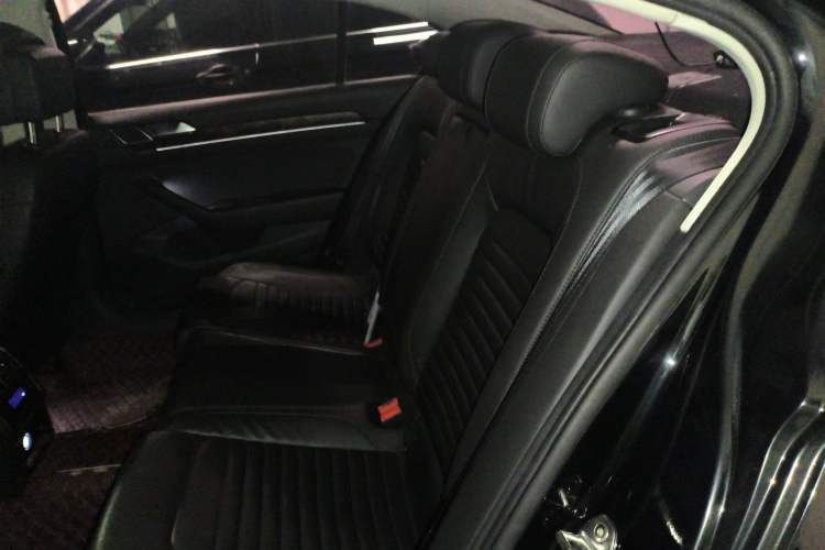 Used Volkswagen Magotan 2018 Facelift 330TSI DSG Luxury Model Left Rear Seat