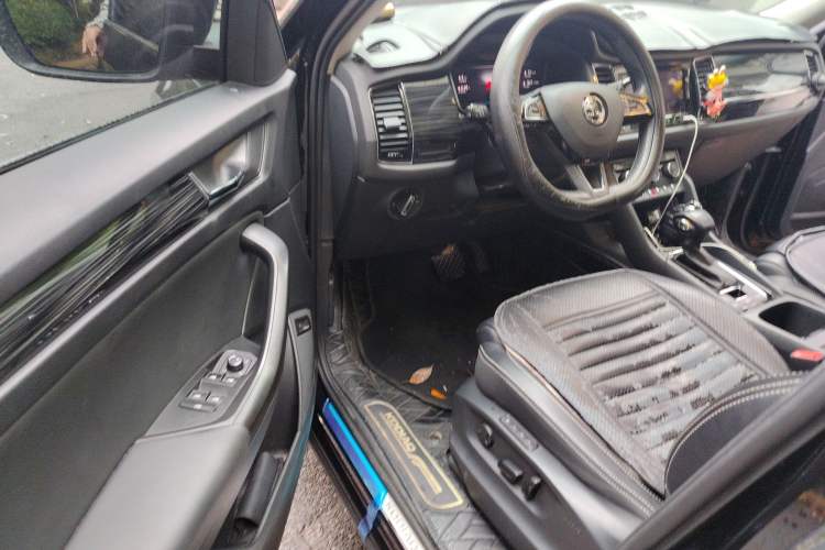 Used Skoda Kodiaq 2019 Facelifted TSI330 7-Seater Two-Wheel-Drive Luxury Enjoyment Edition China VI Standard Driver Seat