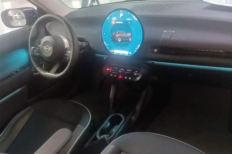 Used MINI Electric COOPER 2024 456km COOPER E Classic Edition
