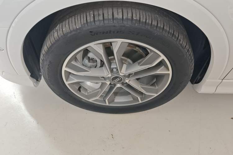 Used Audi Q3 2024 40 TFSI Fashion Dynamic Model