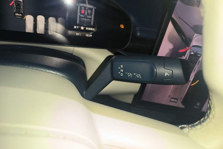 Used Zeekr 007 2024 Rear-Drive Enhanced Version 75 kWh Gear Lever