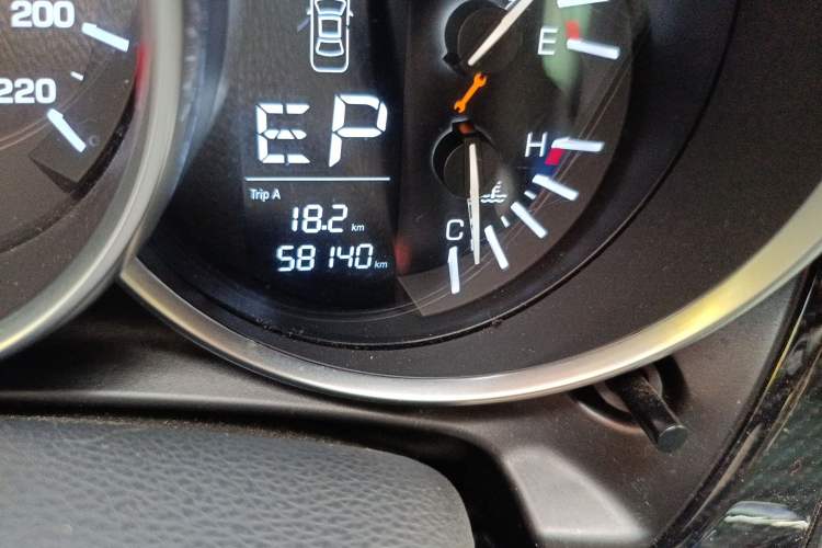 Used Zotye SR9 2017 2.0T Automatic Ultimate Road Edition Odometer Close Up