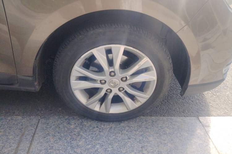 Used Baojun 730 2016 1.5L Manual Comfort Version 7 Seats China V Emission Standard Right Front Wheel Hub