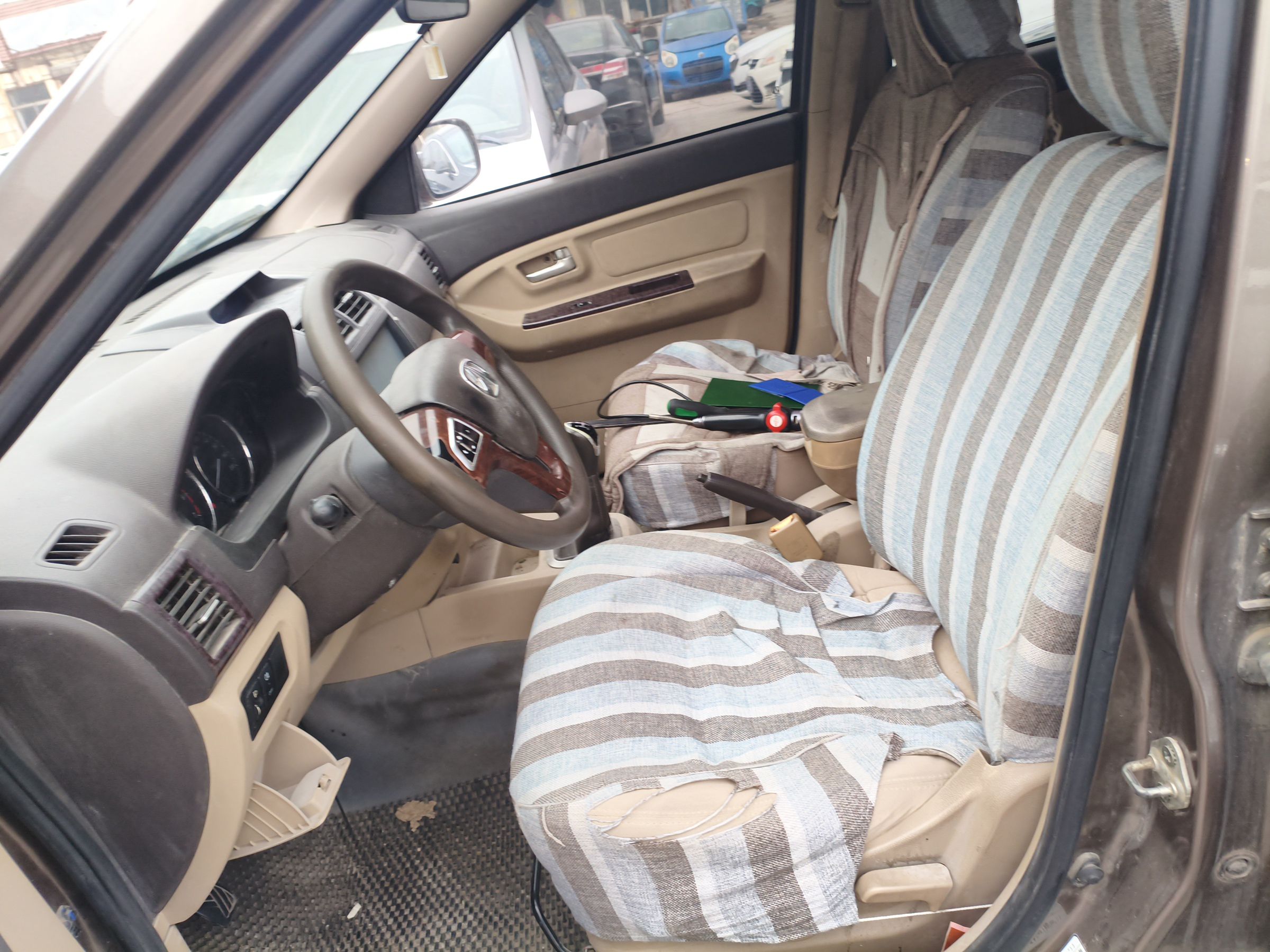 Переднее сиденье в автомобиле