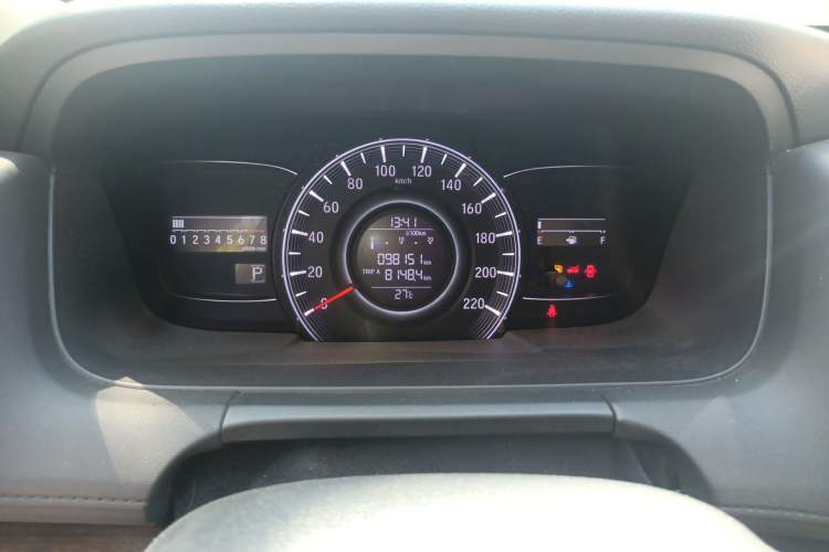 Used Honda Odyssey 2015 Updated Version 2.4L Smart Edition Odometer Close Up