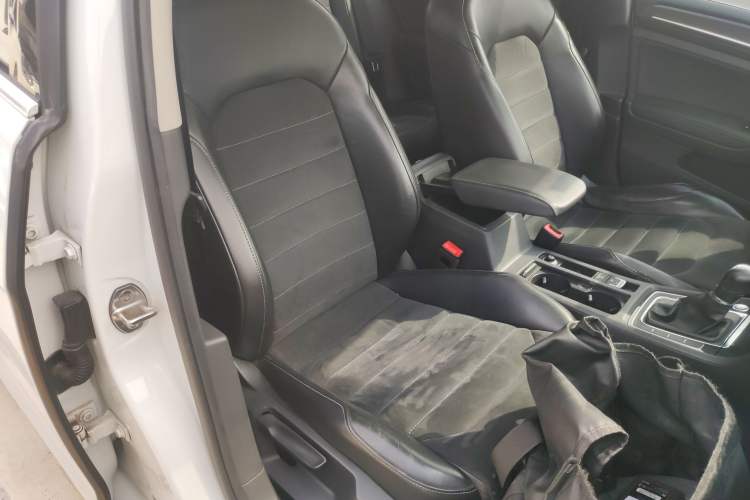 Used Volkswagen Golf 2018 230TSI Automatic Luxury Version
