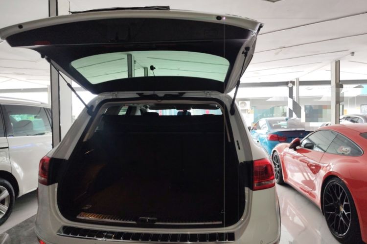 Used Volkswagen Touareg 2011 3.0 TSI Standard Version Trunk