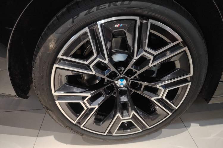 Used BMW 5 Series 2025 530Li Luxury Edition M Sport Package Right Rear Wheel Hub